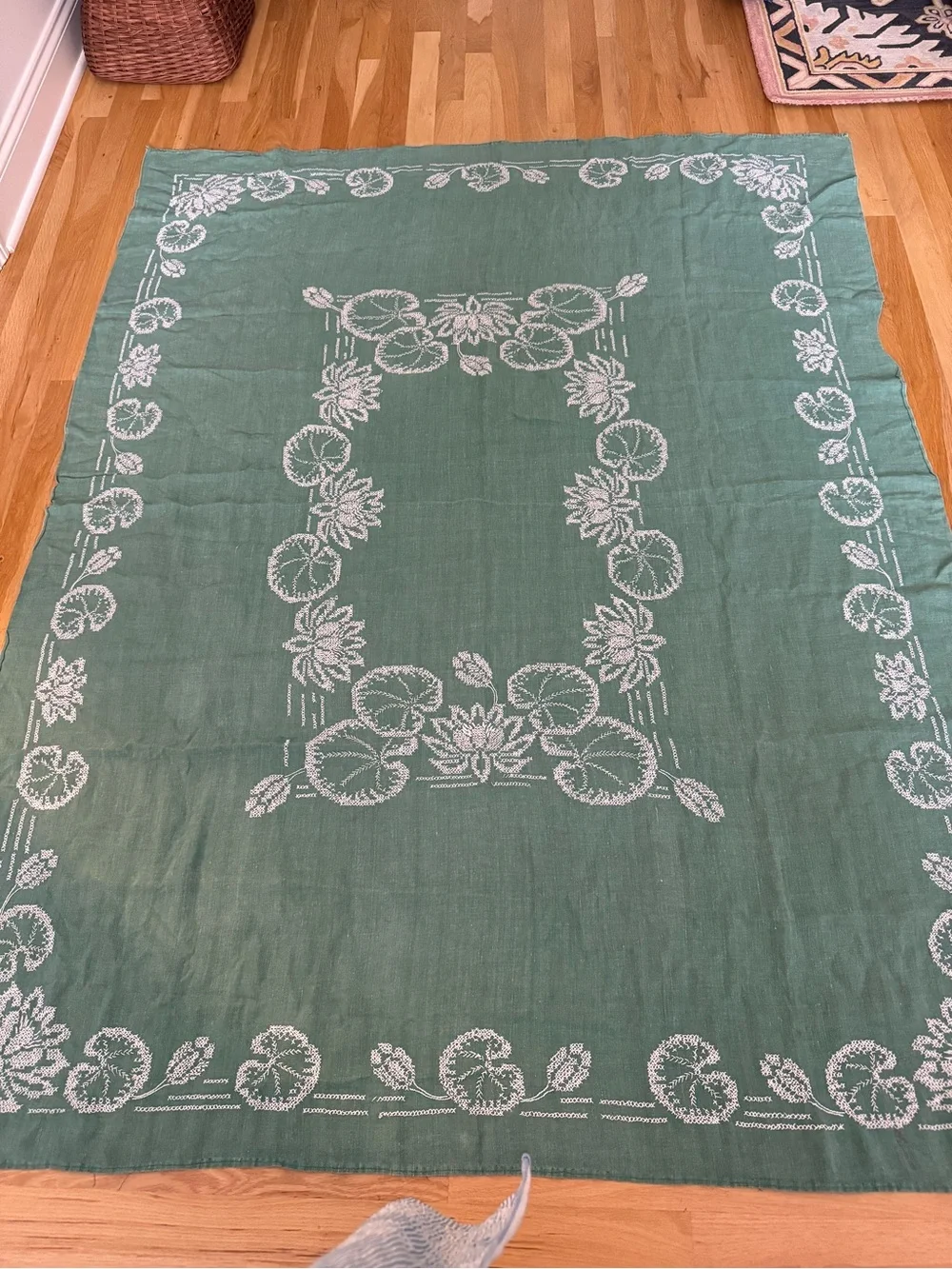 vintage linen tablecloth white lotus embroidery and cutwork details - Picture 9 of 12